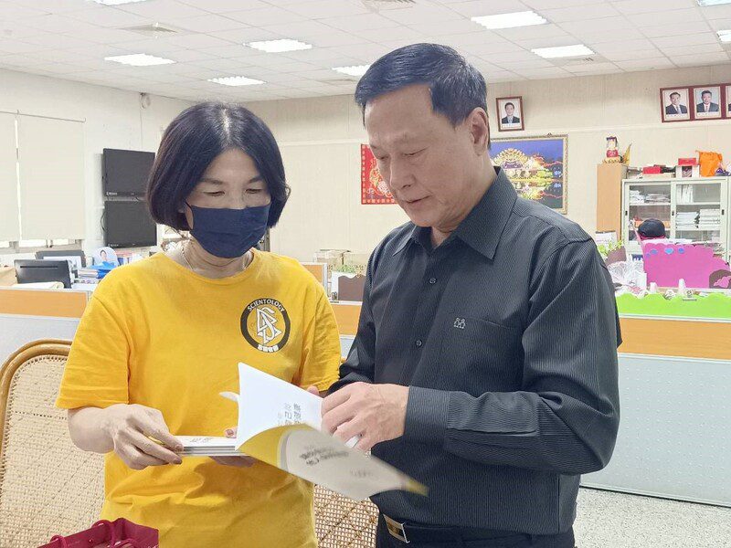 山達基志願牧師宣導保持健康手冊,助力社區防疫與健康生活 收件匣 山達基志願牧師宣導保持健康手冊,助力社區防疫與健康生活 收件匣