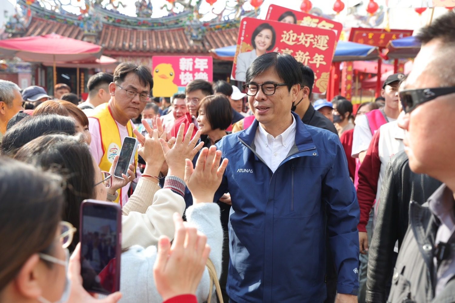 陳其邁走訪內門旗美 發紅包邀遊山水