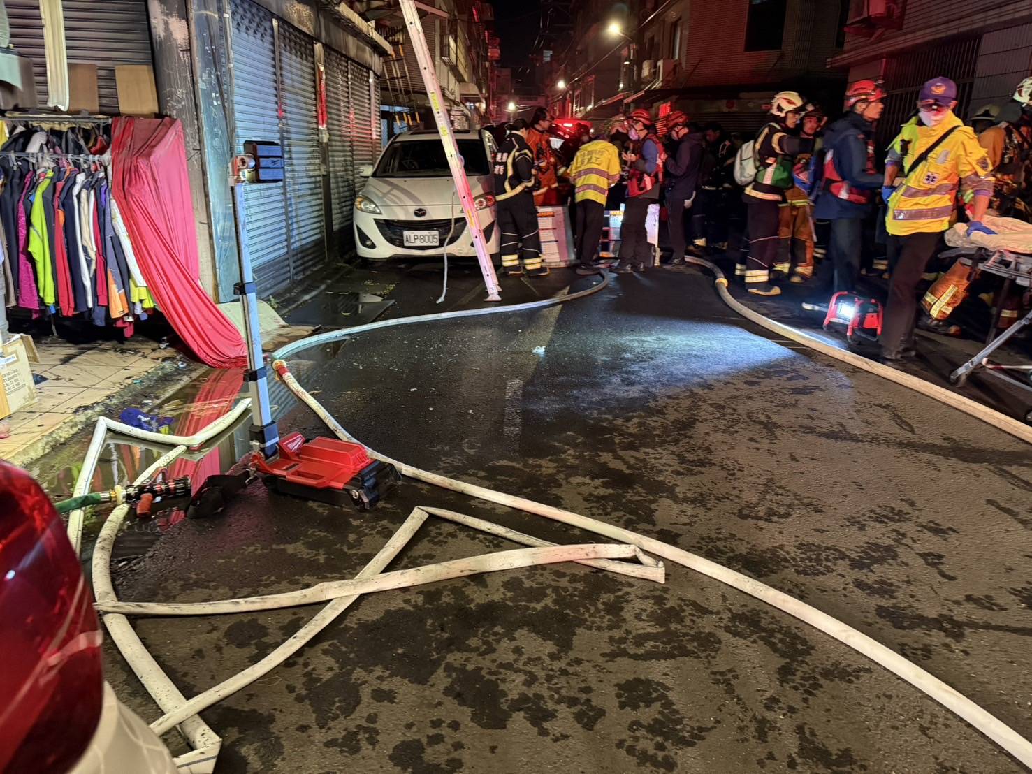 初一不平靜!平鎮民宅大火4人受困救出送醫 初一不平靜!平鎮民宅大火4人受困救出送醫