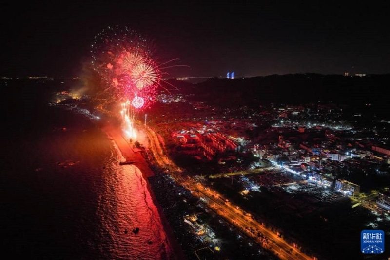 廈金焰火共迎蛇年新春 兩岸共賀佳節 廈金焰火共迎蛇年新春 兩岸共賀佳節