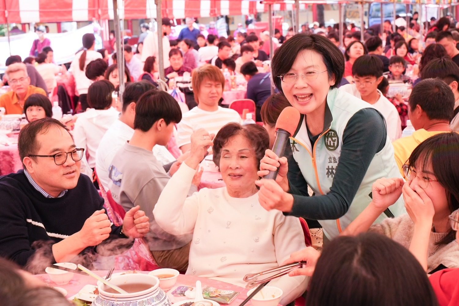 鳳山龍成宮初二大席開百桌 林岱樺承諾為市民顧好娘家 鳳山龍成宮初二大席開百桌 林岱樺承諾為市民顧好娘家