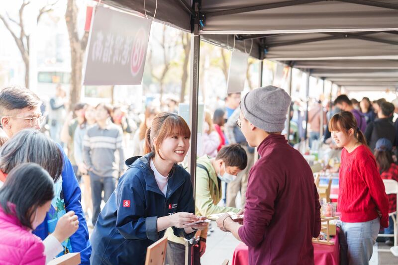 全台唯一！香港年宵高雄登場 中央公園湧人潮