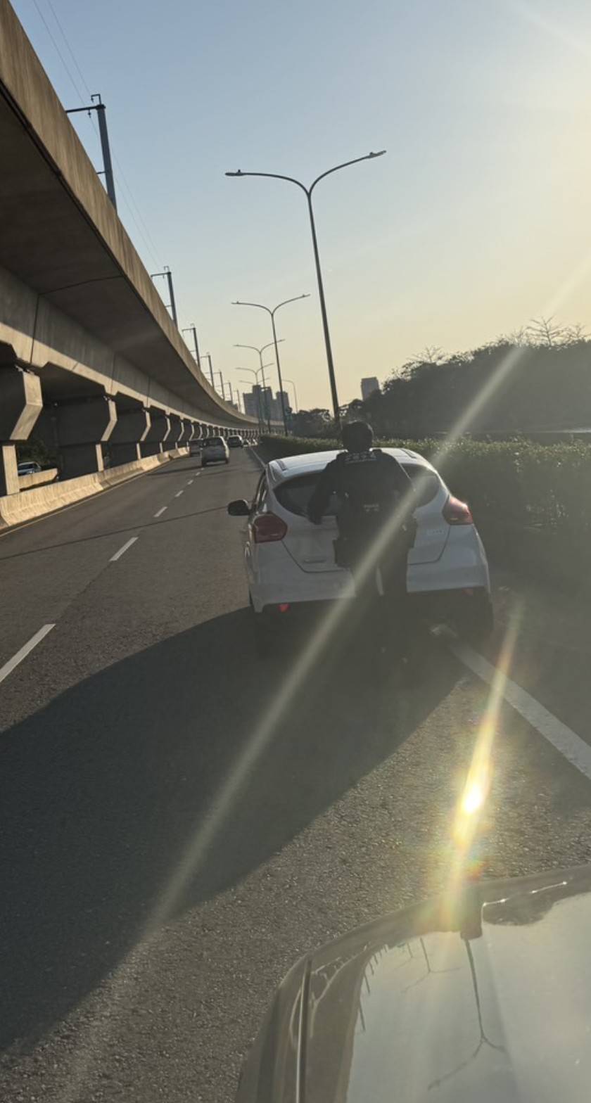 驚險!大年初二高鐵南路連環拋錨 中壢警化身「神力士」救援 驚險!大年初二高鐵南路連環拋錨 中壢警化身「神力士」救援