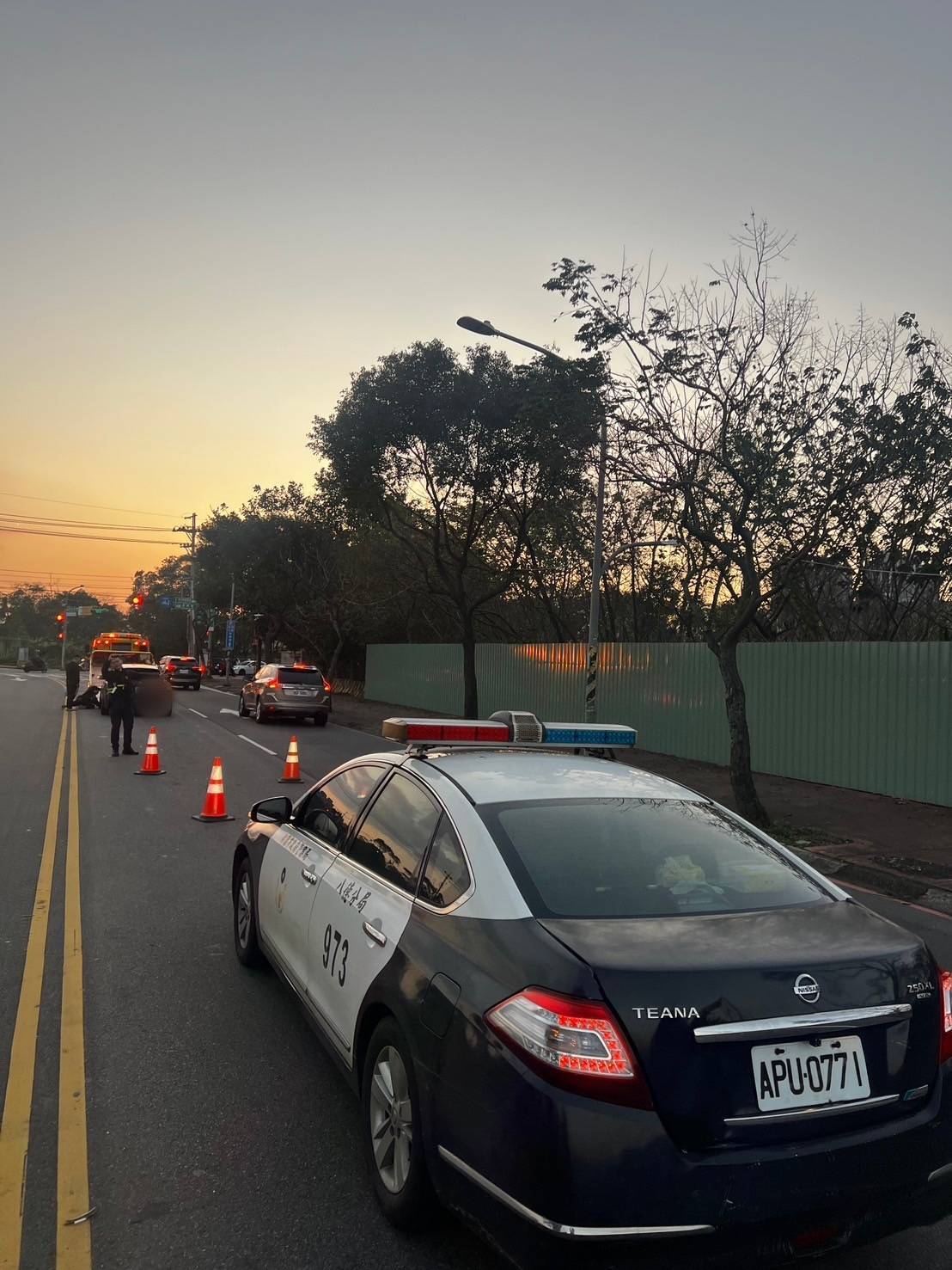 桃園八德警助民排除故障車輛 確保年節交通順暢 桃園八德警助民排除故障車輛 確保年節交通順暢