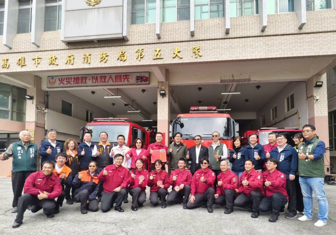 陳其邁新春慰問消防路竹分隊   感謝堅守崗位守護平安