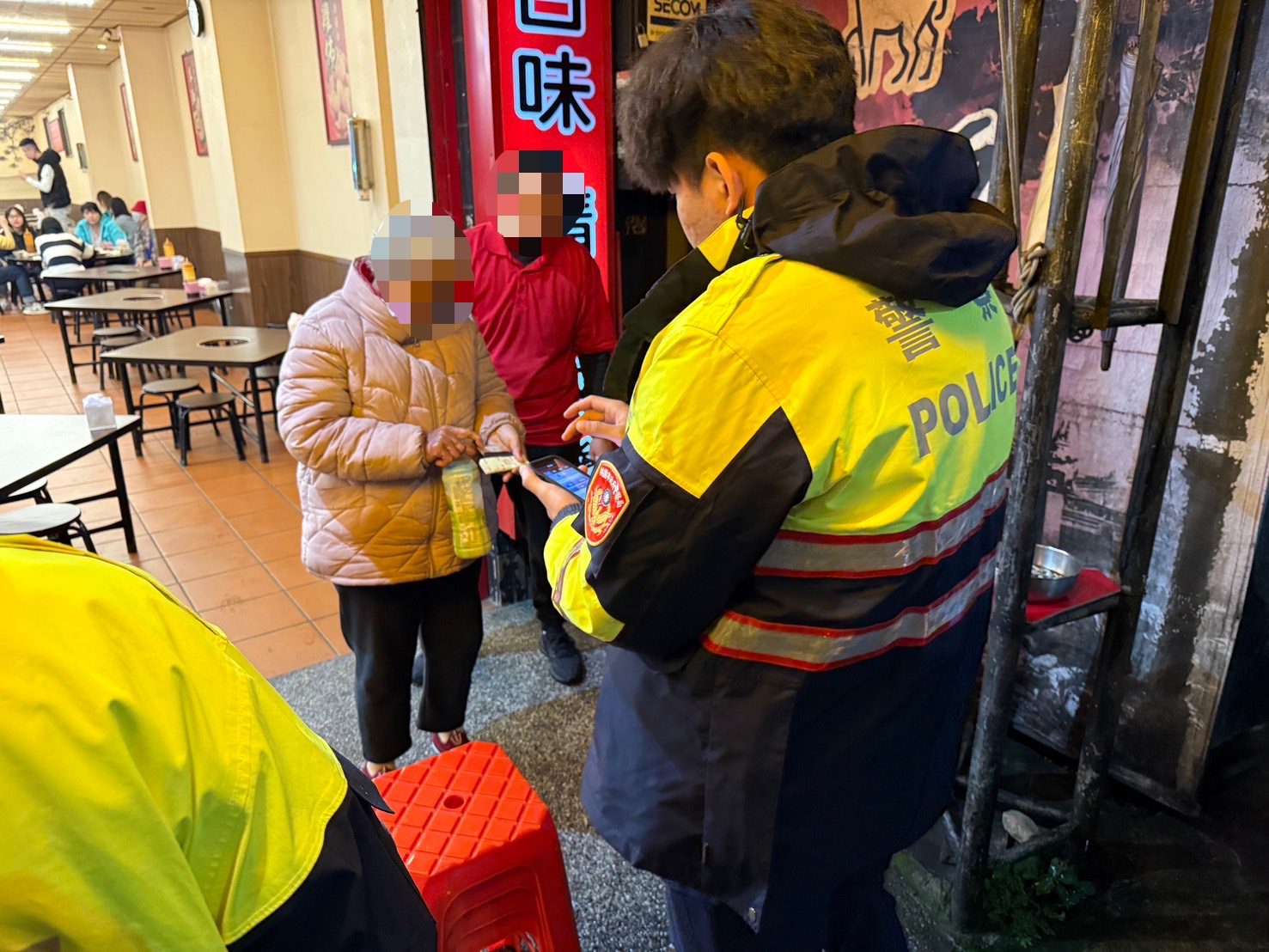 嘉義婦北上探親迷途 楊梅警暖心助團圓 嘉義婦北上探親迷途 楊梅警暖心助團圓