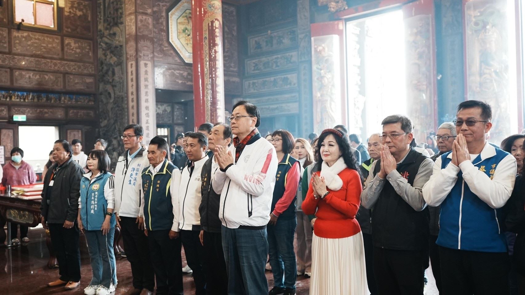 張善政春節走訪宮廟祈福 盼神明庇佑民眾平安 張善政春節走訪宮廟祈福 盼神明庇佑民眾平安