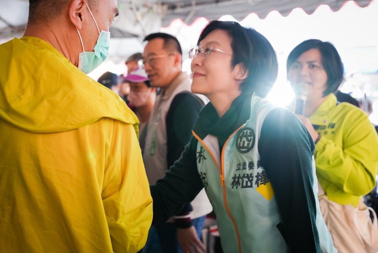 林岱樺初四參香小港鳳儀宮 續推小港大進步 林岱樺初四參香小港鳳儀宮 續推小港大進步