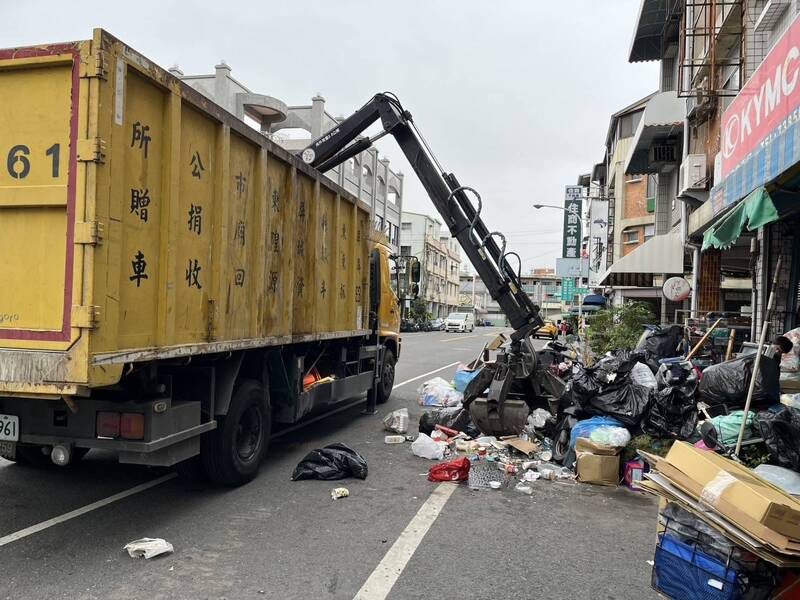屏縣環保春節服務不停歇 守護環境鄉親安心過好年 屏縣環保春節服務不停歇 守護環境鄉親安心過好年