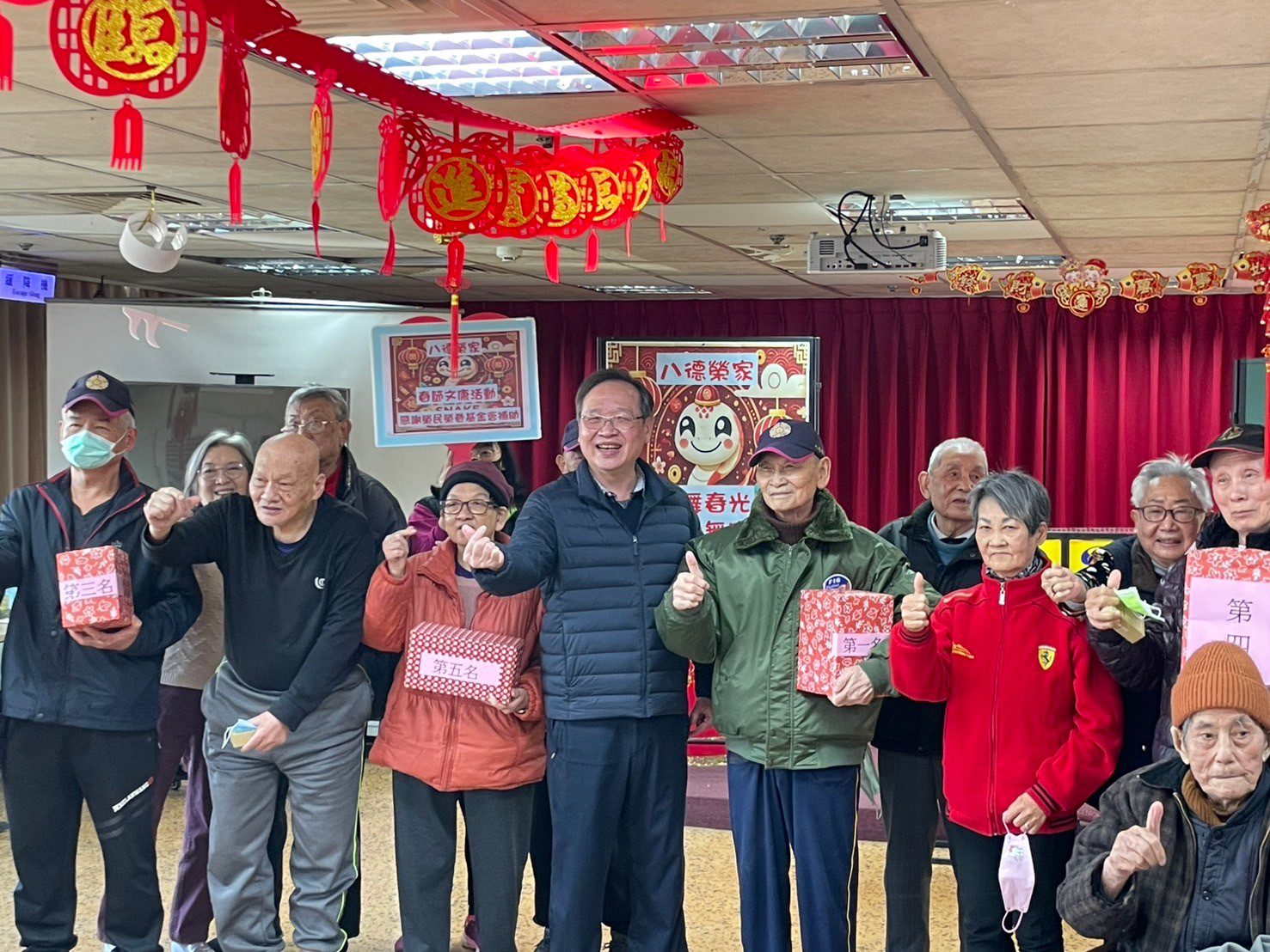 八德榮家「蛇舞春光」賀新年 長輩趣味遊戲High翻天 八德榮家「蛇舞春光」賀新年 長輩趣味遊戲High翻天