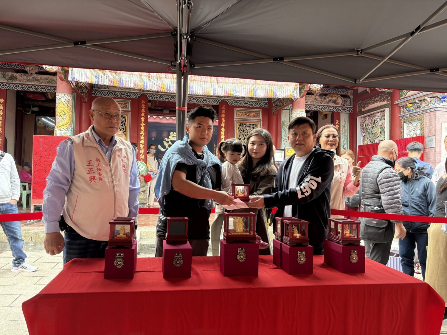 旗山天后宮五色筊活動再創紀錄   連5日共送出184尊黃金財神爺