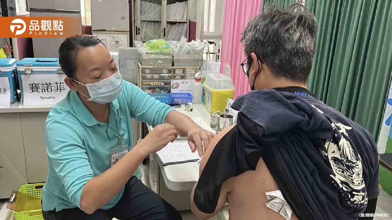 大S猝逝引發全台搶打流感疫苗潮!民眾排隊抽號碼牌 大S猝逝引發全台搶打流感疫苗潮!民眾排隊抽號碼牌