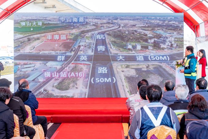 張善政視察桃園航空城航青路工程 預告航空城願景即將實現 張善政視察桃園航空城航青路工程 預告航空城願景即將實現