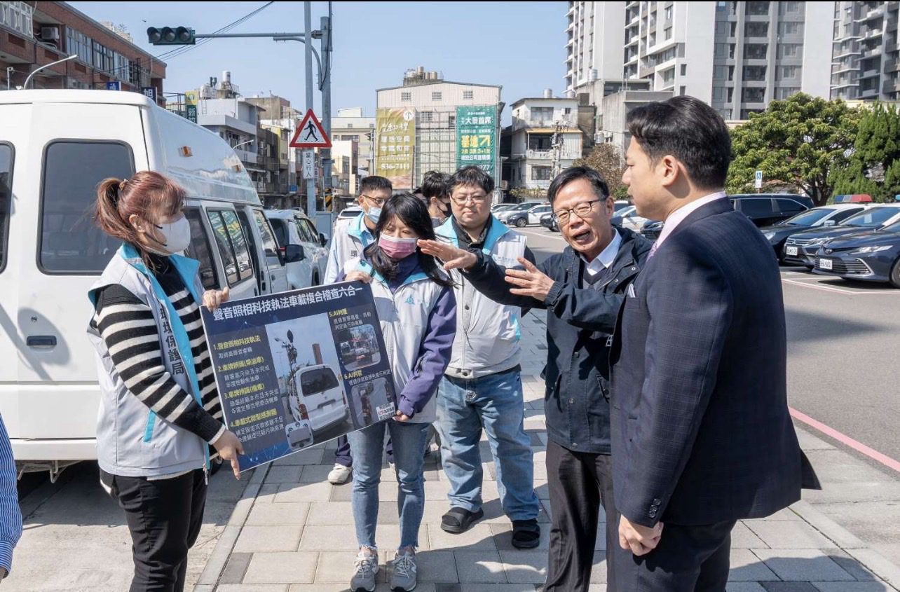榮獲智慧城市創新應用獎 竹市「車載式六合一」複合稽查設備領先全國  榮獲智慧城市創新應用獎 竹市「車載式六合一」複合稽查設備領先全國