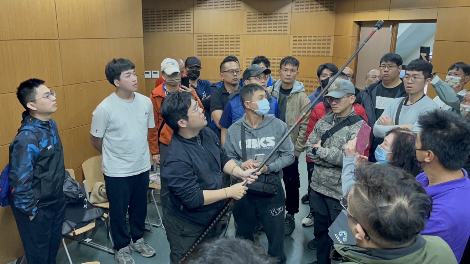 屏縣綠鬣蜥移除教育訓練再添170人完訓 2月加開3場預估招募近千名獵人 屏縣綠鬣蜥移除教育訓練再添170人完訓 2月加開3場預估招募近千名獵人