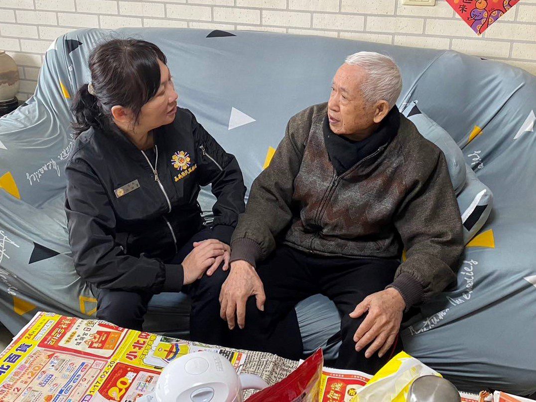 寒流狂襲全台急凍 嘉榮服處關懷特較需照顧榮民眷 寒流狂襲全台急凍 嘉榮服處關懷特較需照顧榮民眷