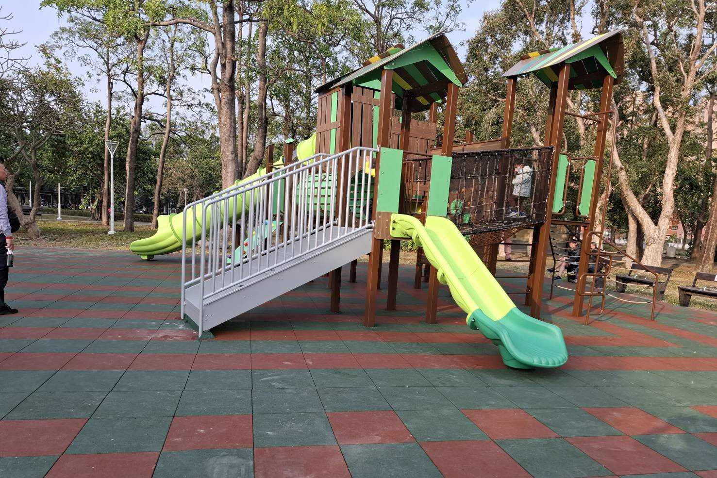 大東濕地公園兒童遊戲場完成改造 迎接「鳳山光之季」燈會 大東濕地公園兒童遊戲場完成改造 迎接「鳳山光之季」燈會