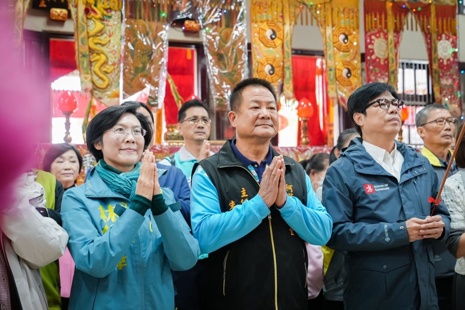 林岱樺初八參拜阿蓮薦善堂 與民眾熱情互動 林岱樺初八參拜阿蓮薦善堂 與民眾熱情互動