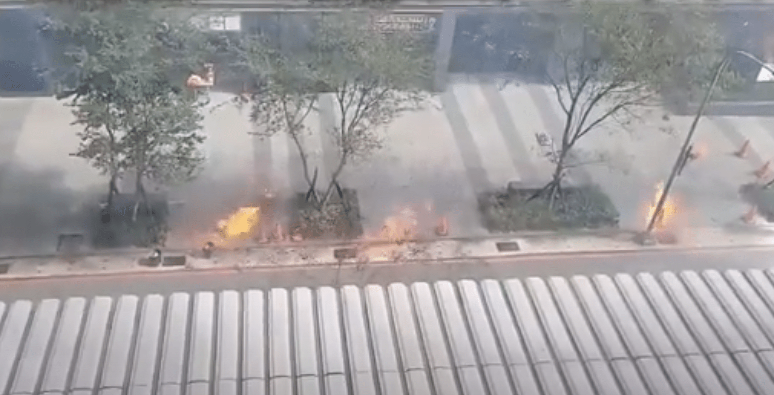 開工放鞭炮害水溝竄火 桃園消防局將開罰 開工放鞭炮害水溝竄火 桃園消防局將開罰