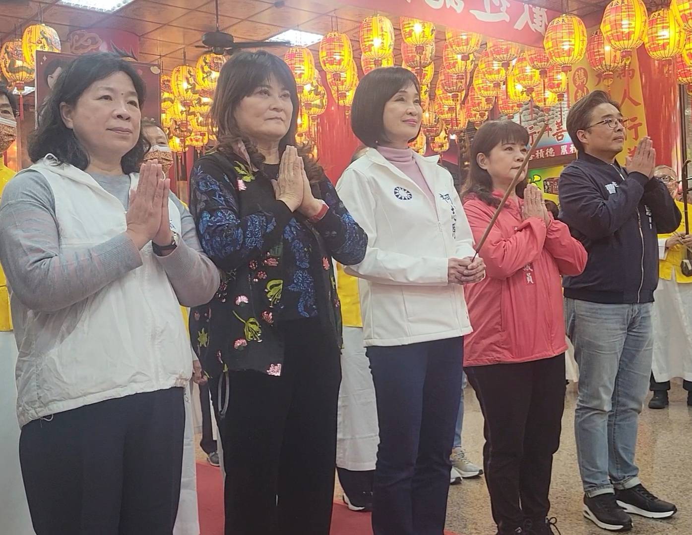 初九「天公生」柯志恩祈求高雄百業興隆 初九「天公生」柯志恩祈求高雄百業興隆