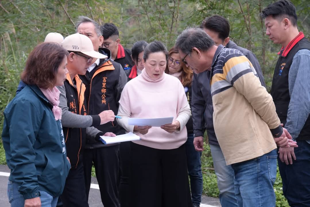 花蓮縣長徐榛蔚率隊會勘富里鄉村里長提案修繕工程 保障鄉親生活便利及用路安全 花蓮縣長徐榛蔚率隊會勘富里鄉村里長提案修繕工程 保障鄉親生活便利及用路安全