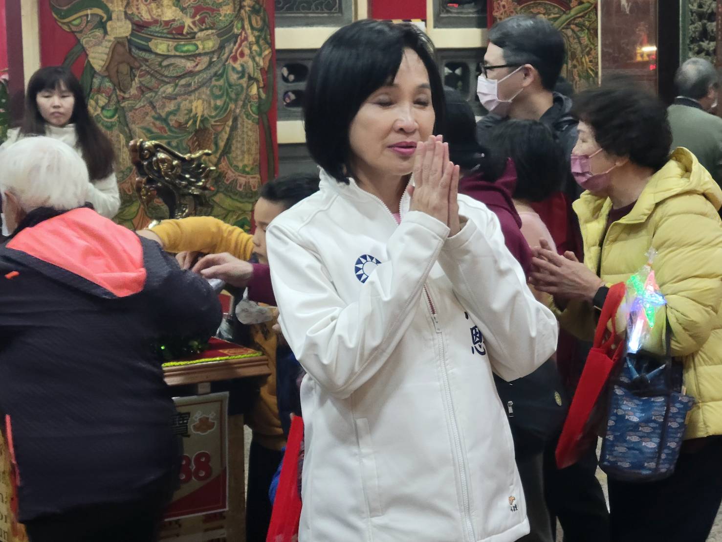 柯志恩參與意誠堂千人踩街拉龜王 柯志恩參與意誠堂千人踩街拉龜王