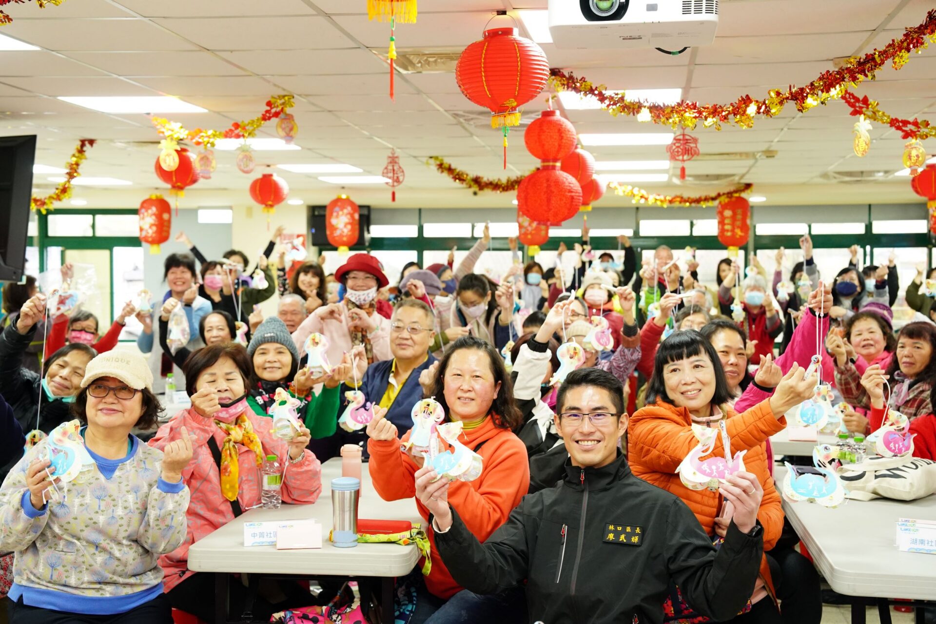 元宵節將屆 林口社區長輩搶先體驗 手作蛇年創意小提燈  元宵節將屆 林口社區長輩搶先體驗 手作蛇年創意小提燈