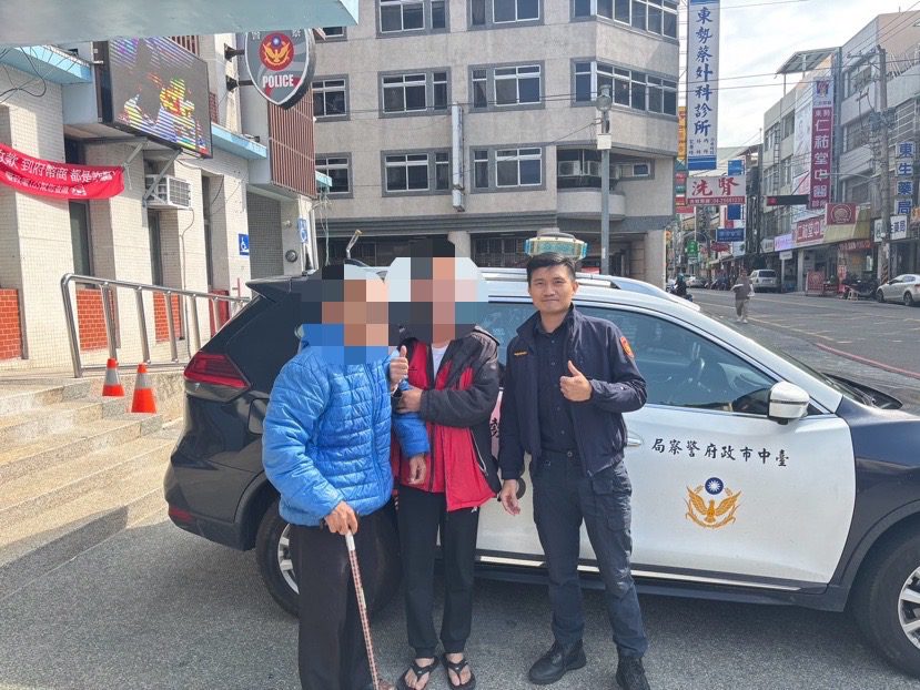 迷途長者身體不適久坐路邊  警方協助聯繫家屬平安接回