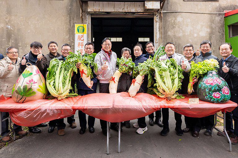慶祝114年度農民節大會 觀音區50位績優人員及農民獲張善政市長表揚 慶祝114年度農民節大會 觀音區50位績優人員及農民獲張善政市長表揚