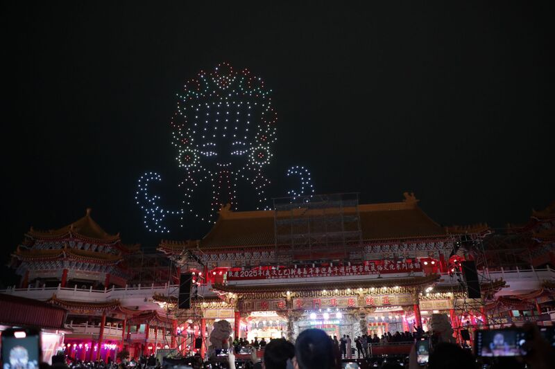 500架無人機展演 臺南土城正統鹿耳門聖母廟高空煙火秀登場　