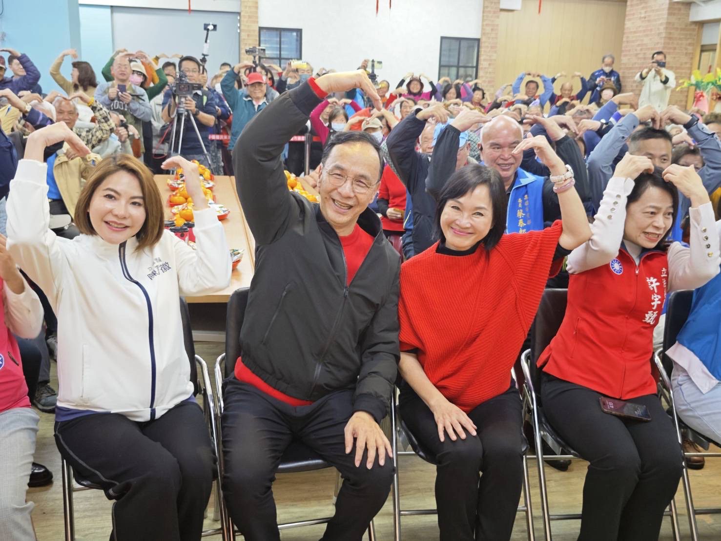 國民黨主席朱立倫南下高雄主持新春團拜 國民黨主席朱立倫南下高雄主持新春團拜