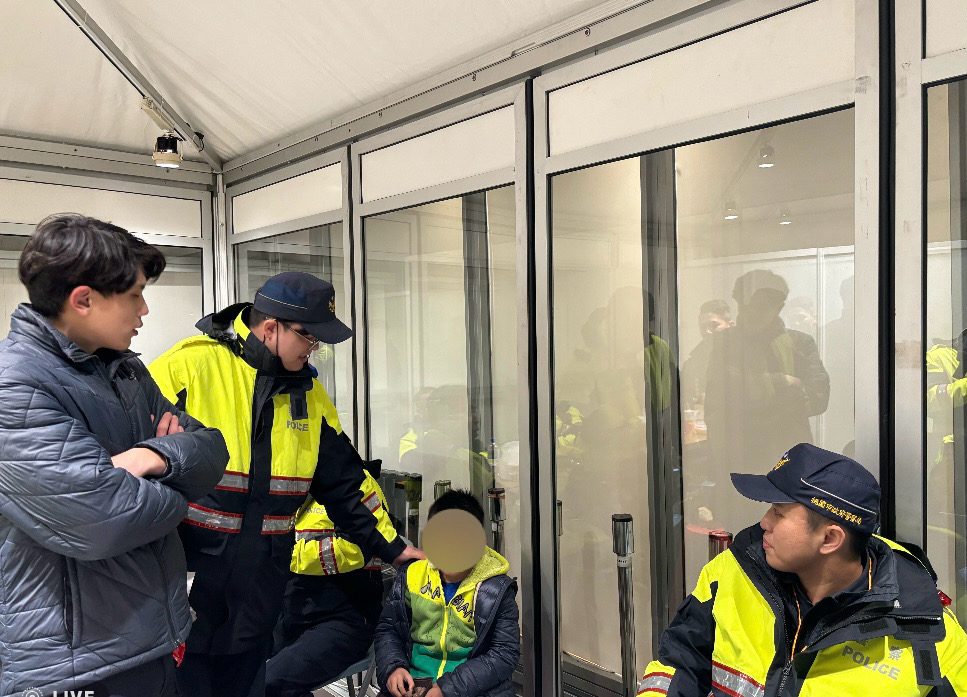 8歲童參觀台灣燈會走失 龜山警及時伸援 8歲童參觀台灣燈會走失 龜山警及時伸援