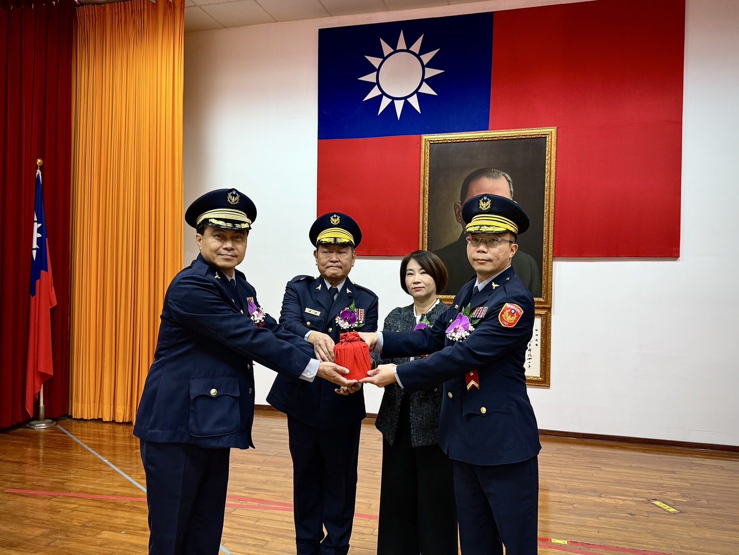 屏東縣警察局舉行卸新任分局長聯合交接典禮