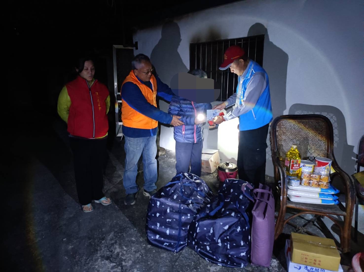 臺東縣鹿野鄉永安村永安路老宅失火   臺東縣後山慈善會即時關懷91歲的老阿嬤