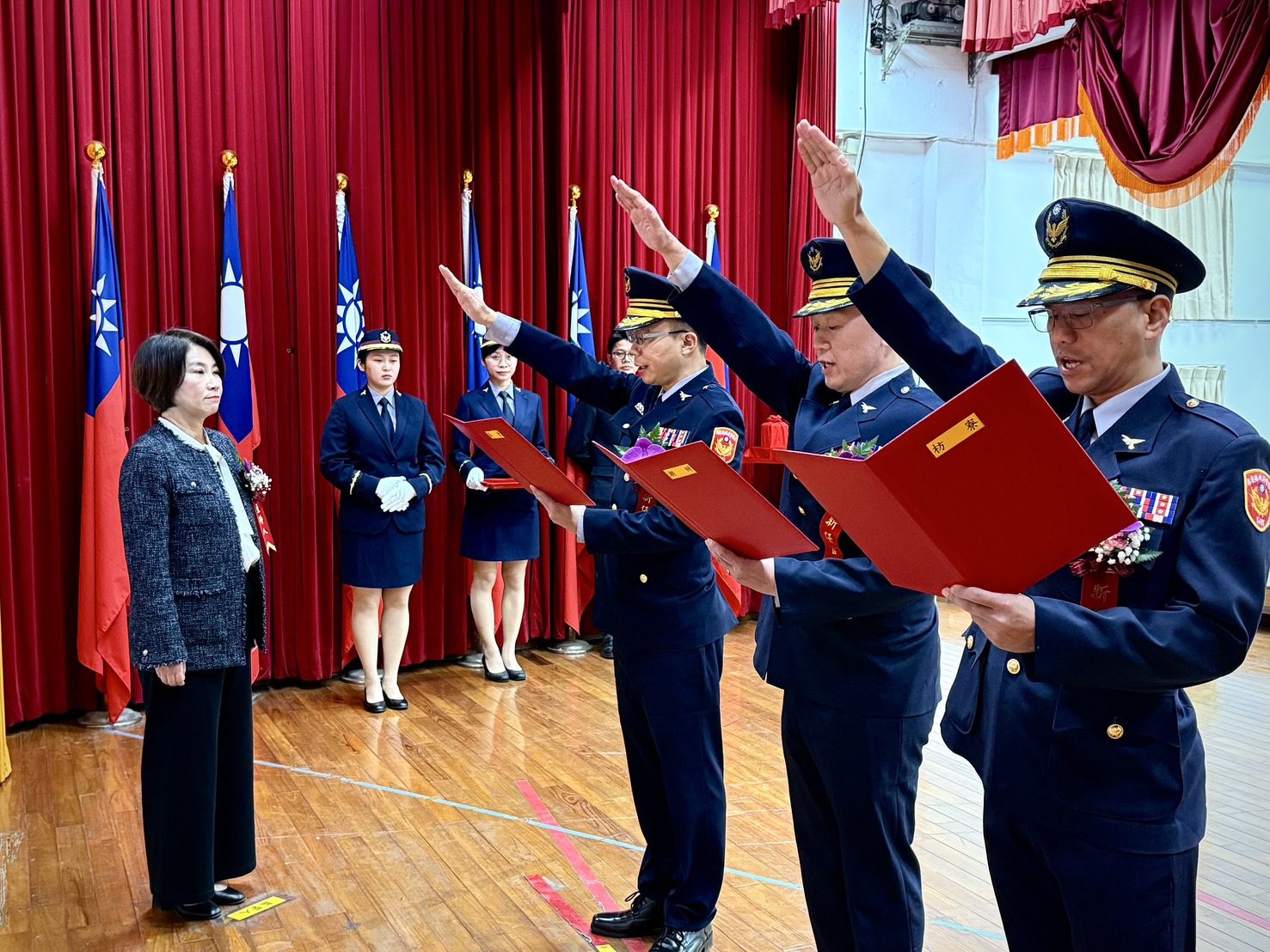 屏東3警分局長交接典禮  周春米出席期勉 屏東3警分局長交接典禮  周春米出席期勉