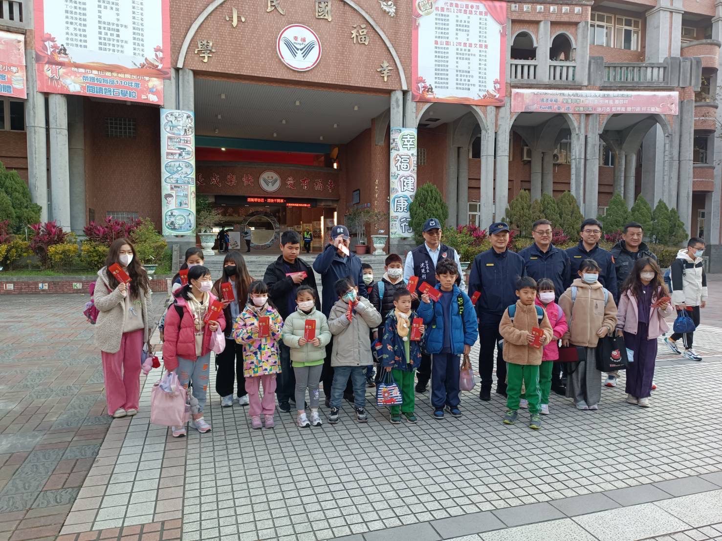 開學了!龜山警前進校園 守護通學安全 開學了!龜山警前進校園 守護通學安全