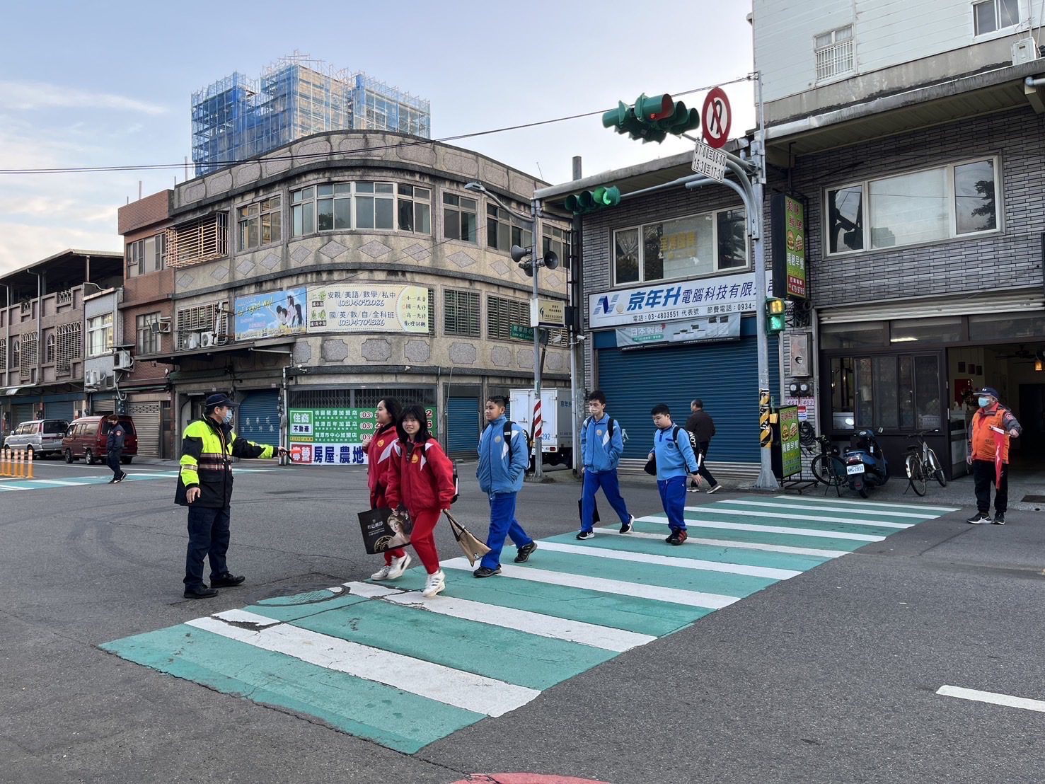寒假結束!龍潭警守護通學路 強化取締周邊違規 寒假結束!龍潭警守護通學路 強化取締周邊違規