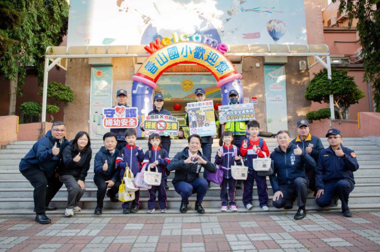 竹市警察局「護童專案勤務」迎接開學日 邱臣遠:守護學童安全每一步                                                 竹市警察局「護童專案勤務」迎接開學日 邱臣遠:守護學童安全每一步