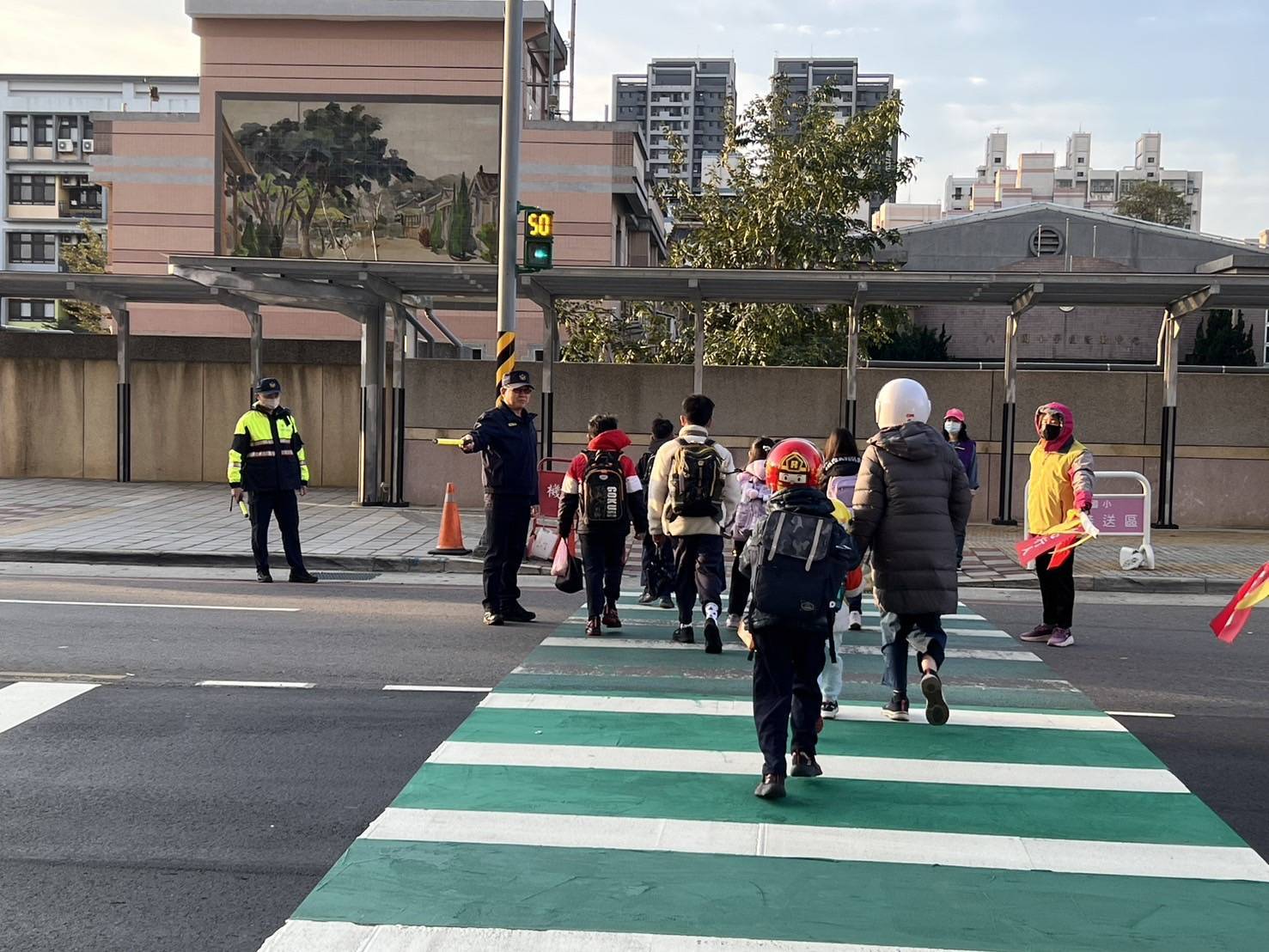 守護校園安全!八德警啟動護童勤務強化交通疏導 守護校園安全!八德警啟動護童勤務強化交通疏導