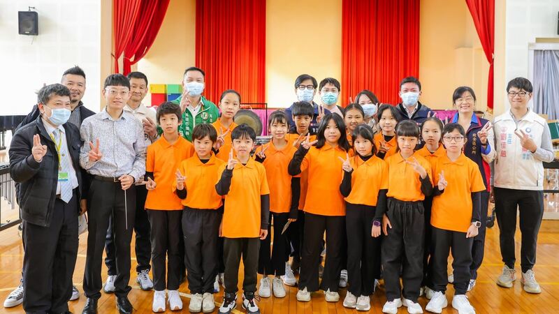 開學首日視察校園防疫整備情形 陳其邁:落實個人防護措施 勤洗手、戴口罩降低傳染風險 開學首日視察校園防疫整備情形 陳其邁:落實個人防護措施 勤洗手、戴口罩降低傳染風險