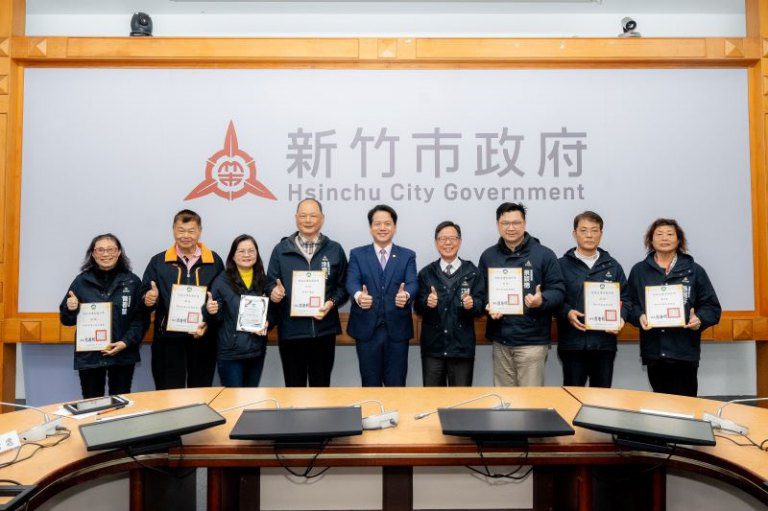 竹市府表揚113年度獲環境部低碳永續家園評等認證區里 邱臣遠代理市長:共築宜居永續城市 竹市府表揚113年度獲環境部低碳永續家園評等認證區里 邱臣遠代理市長:共築宜居永續城市