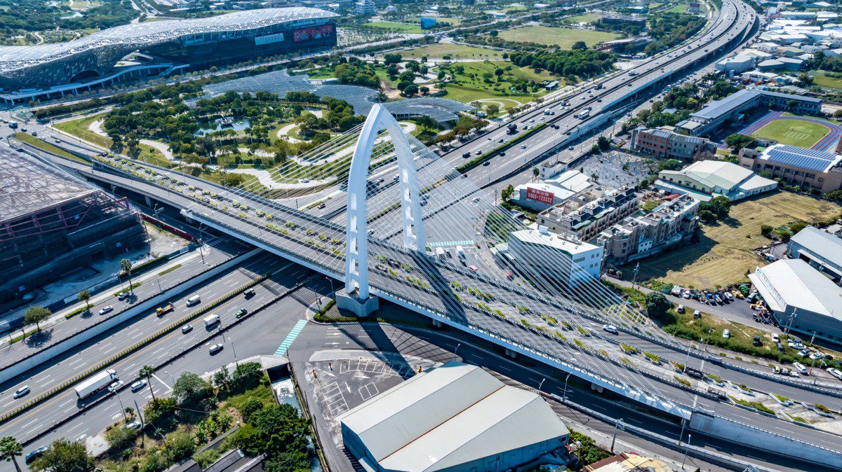 「台灣曼哈頓」亮燈 中市府釋萬坪土地 吸引企業進駐 「台灣曼哈頓」亮燈 中市府釋萬坪土地 吸引企業進駐