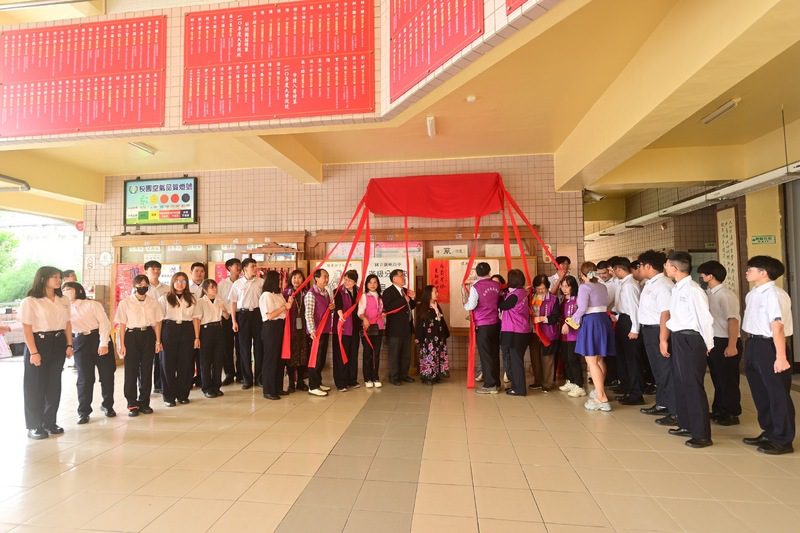 高雄市家長協會攜手大東醫院院長蔡森郎贈潮州高中「禮義廉恥」匾額 校長勉勵學子品德實踐 高雄市家長協會攜手大東醫院院長蔡森郎贈潮州高中「禮義廉恥」匾額 校長勉勵學子品德實踐