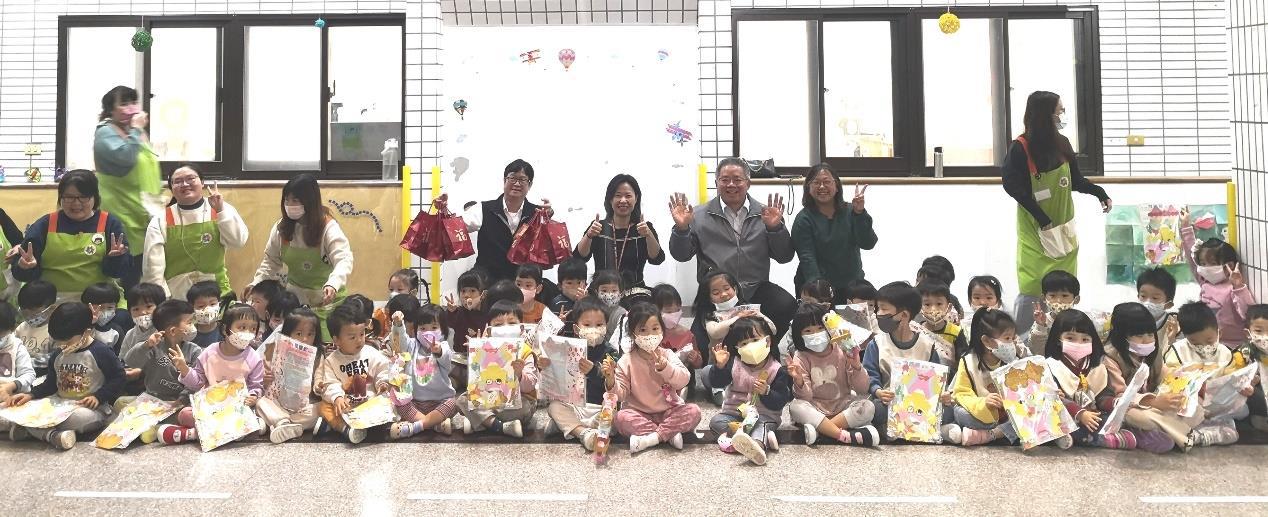 桃檢檢察長訪視教保中心 溫馨陪伴幼兒組裝提燈 桃檢檢察長訪視教保中心 溫馨陪伴幼兒組裝提燈