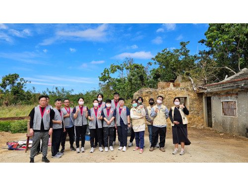 國軍弟兄及脫貧兒少清掃行動 溫暖弱勢家庭 國軍弟兄及脫貧兒少清掃行動 溫暖弱勢家庭