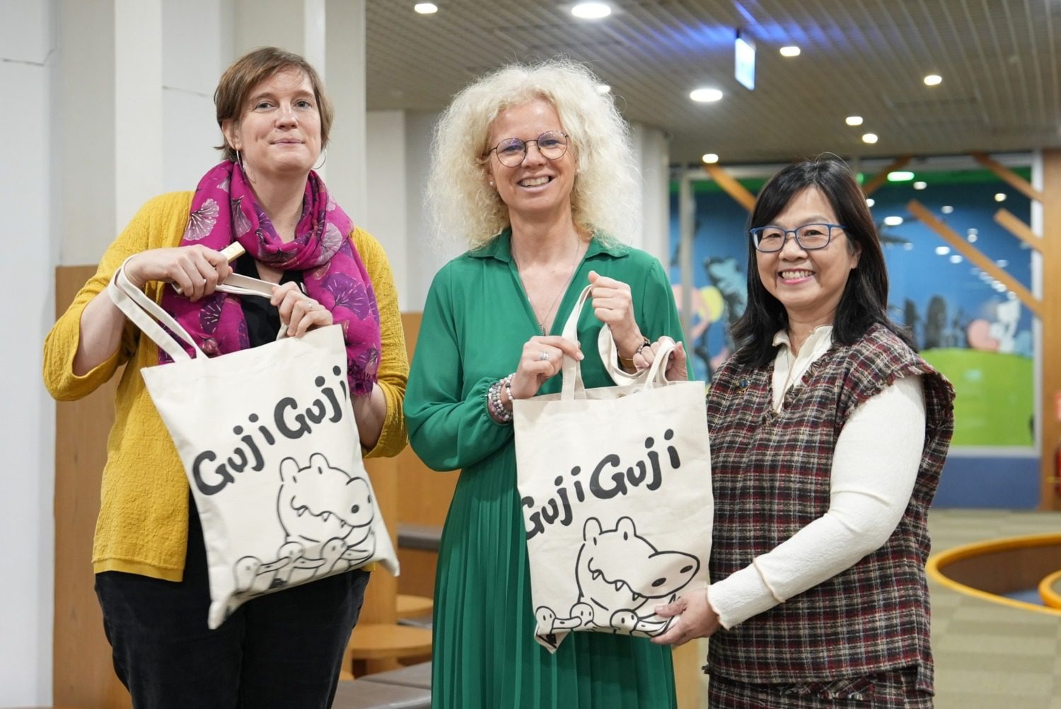 比利時繪本作家默德侯桀親子創意工作坊 高市圖書總館開啟體驗童書創作的繽紛世界! 比利時繪本作家默德侯桀親子創意工作坊 高市圖書總館開啟體驗童書創作的繽紛世界!