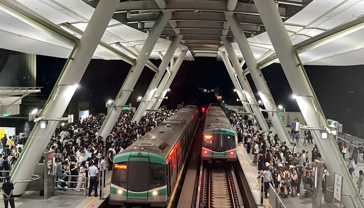 魔力紅演唱會開唱  高雄捷運提供加班車疏運並首辦行李寄放服務 魔力紅演唱會開唱  高雄捷運提供加班車疏運並首辦行李寄放服務