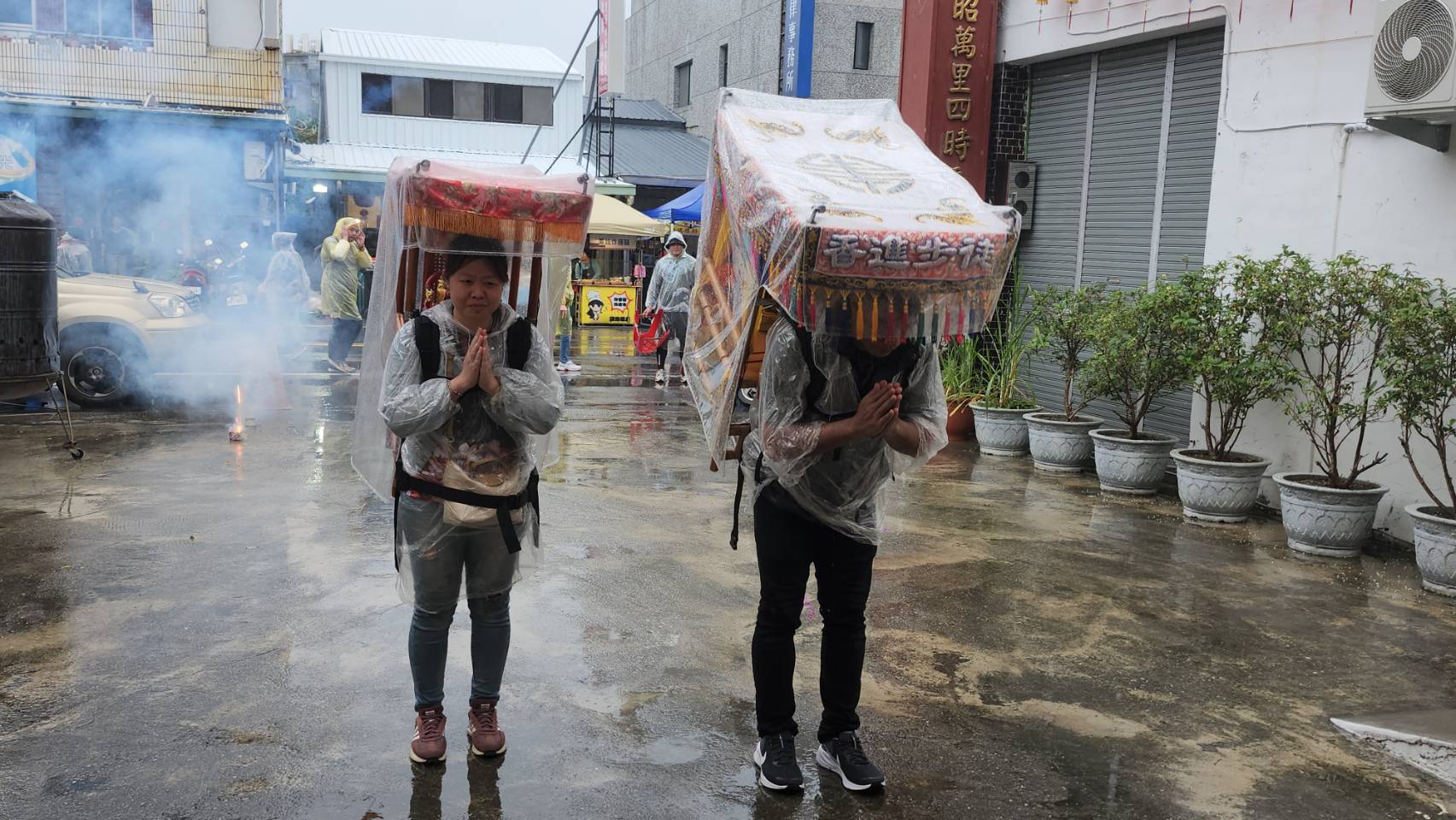 台東元善堂以「揹轎」首徒元宵  人神同樂、祈福平安