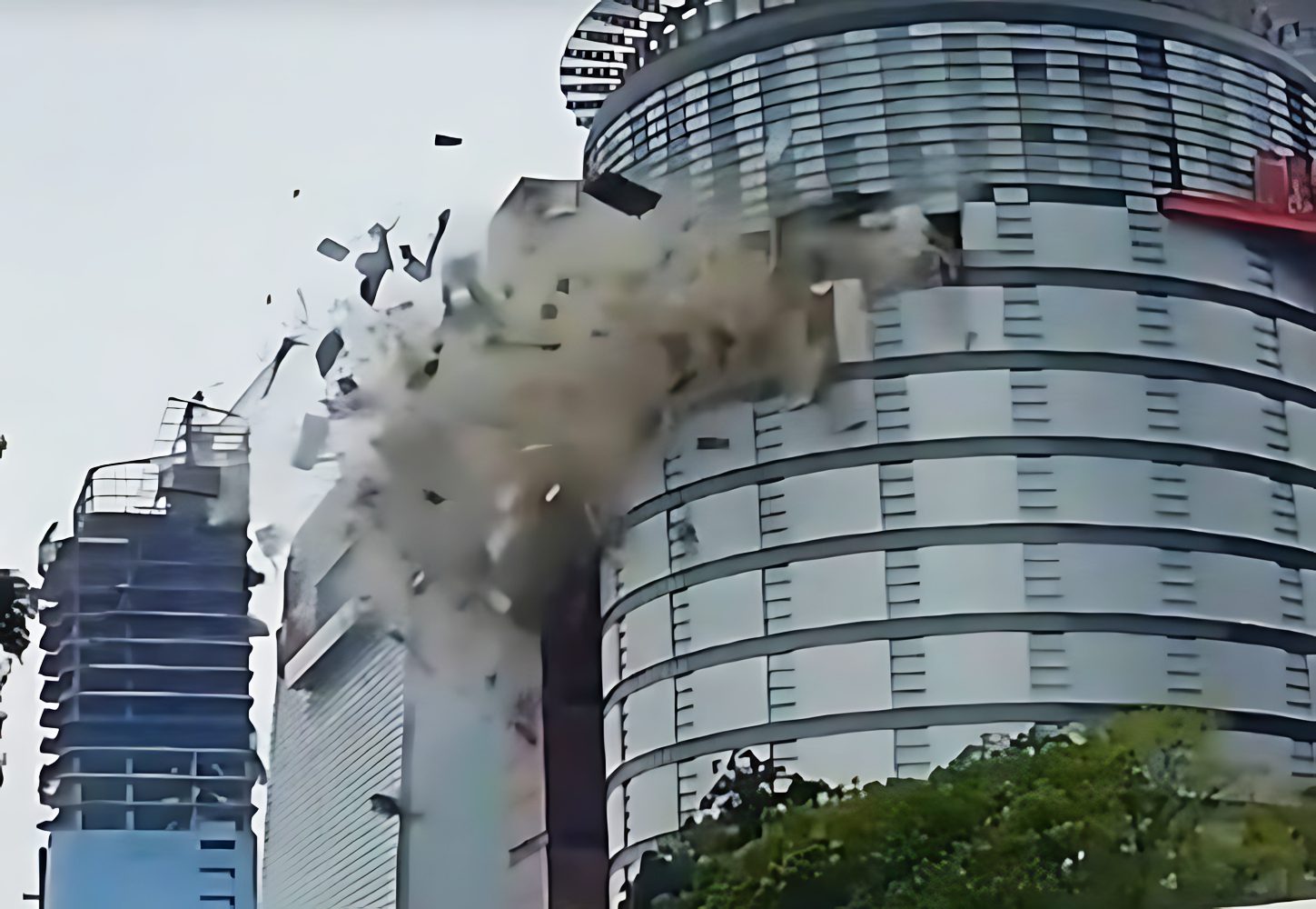 新光三越爆炸釀4人罹難、30人受傷  中市府要求百貨停業、全力協助傷亡 新光三越爆炸釀4人罹難、30人受傷  中市府要求百貨停業、全力協助傷亡