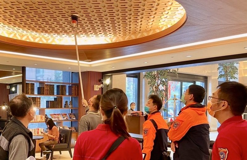 臺中新光三越氣爆 南市府:將安排轄內工安消防檢查,要求百貨商場業者未申報不得裝修 臺中新光三越氣爆 南市府:將安排轄內工安消防檢查,要求百貨商場業者未申報不得裝修